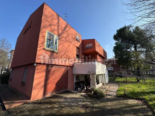 Case e ville in vendita di 365 m² in Via Stalingrado, 13