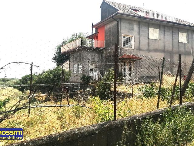 Case e ville in vendita di 365 m² in Contrada Raffo