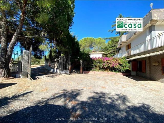 Case e ville in vendita di 365 m² in Strada Provinciale 42
