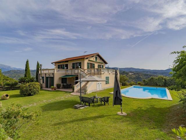 Case e ville in vendita di 366 m²