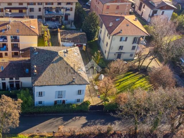 Case e ville in vendita di 366 m² in Via Corrado Alvaro