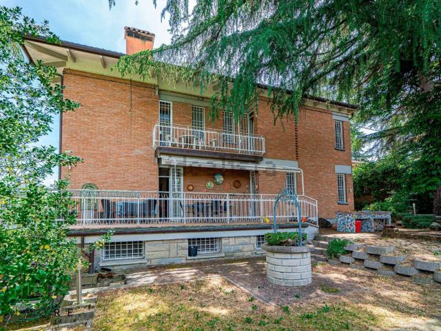 Case e ville in vendita di 366 m² in Via Fratelli dall&apos Olio