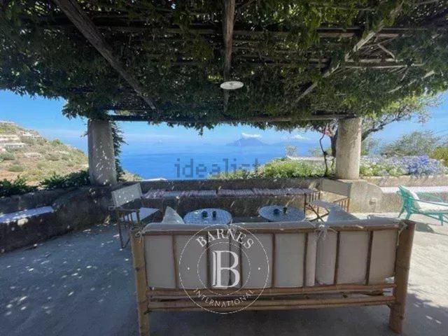 Case e ville in vendita di 366 m² in Via Valle