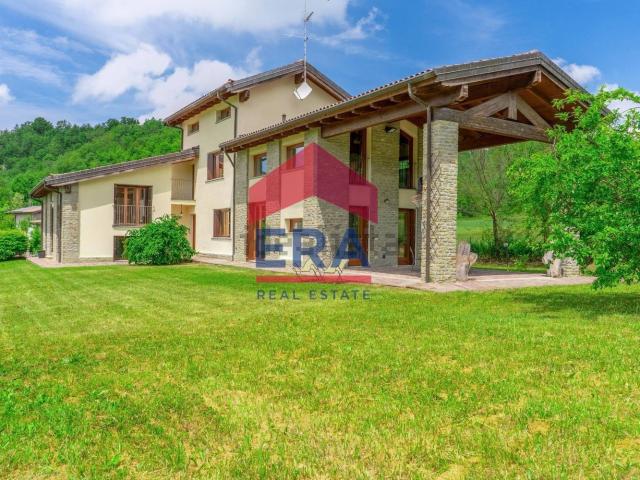 Case e ville in vendita di 366 m² in Frazione Paravello, 12