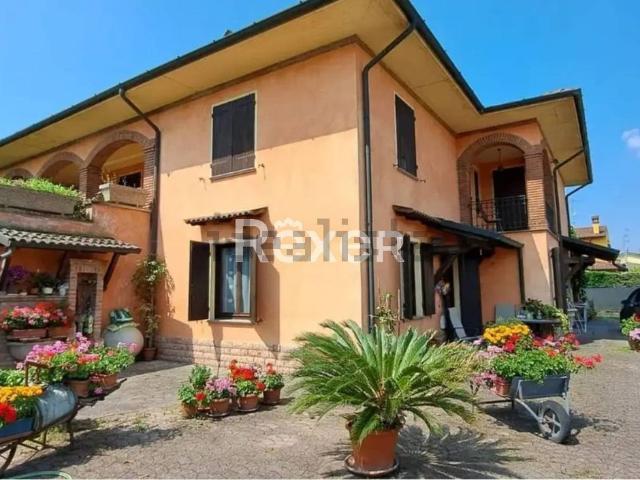 Case e ville in vendita di 367 m² in Via Ruggeri