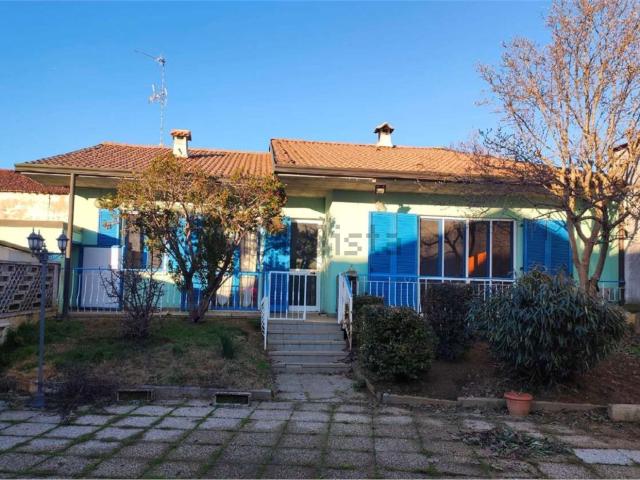 Case e ville in vendita di 368 m² in Via Cogrossi, 14