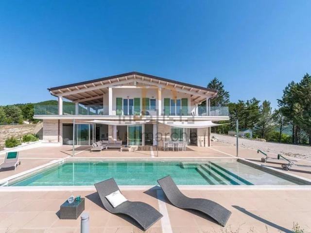 Case e ville in vendita di 368 m² in Via Flaminia, 99