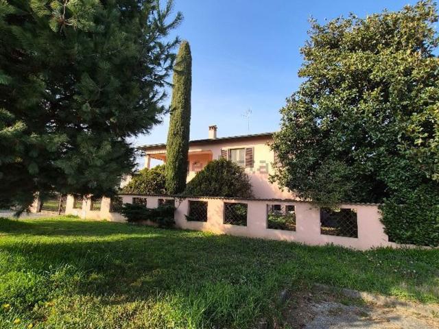Case e ville in vendita di 368 m² in Via Miglioli