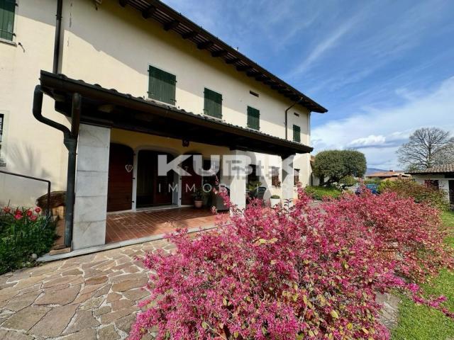 Case e ville in vendita di 368 m² in Via Vittorio Veneto, 90
