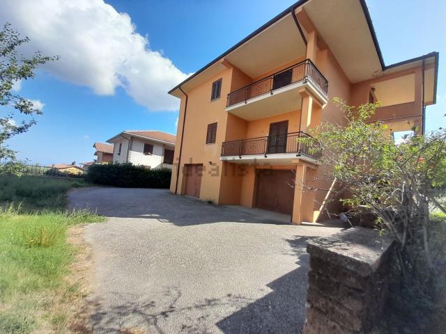 Case e ville in vendita di 368 m² in Viale gramsci