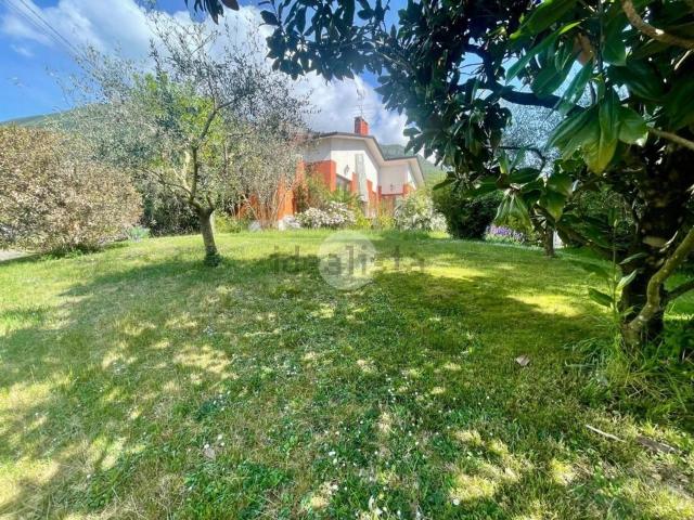Case e ville in vendita di 369 m² in Via Cappuccini, 14