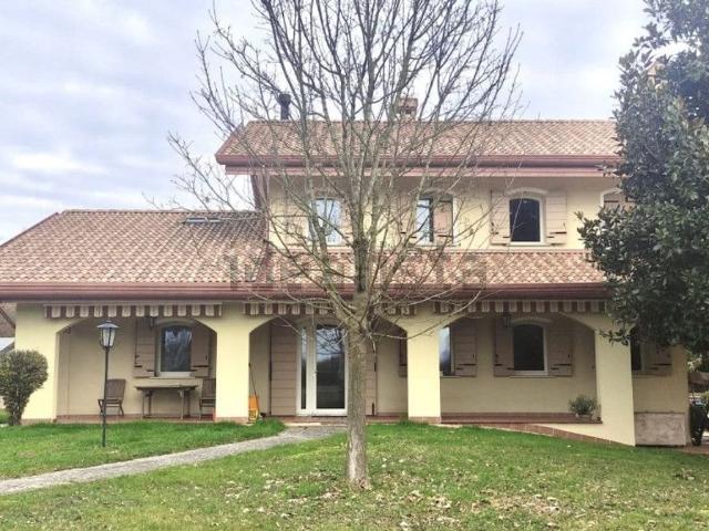 Case e ville in vendita di 369 m² in Via Castellana