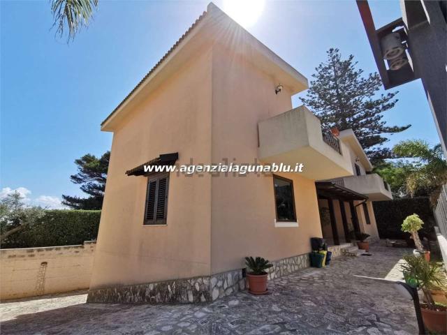 Case e ville in vendita di 369 m² in Via Trapani