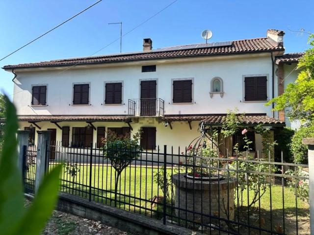 Case e ville in vendita di 369 m² in Strada Canelli