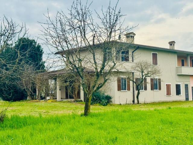 Case e ville in vendita di 369 m² in Strada del Vergine
