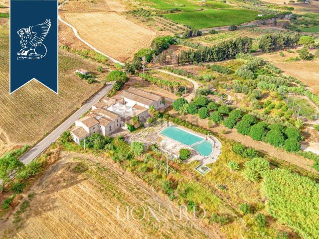 Case e ville in vendita di 3700 m²