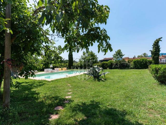 Case e ville in vendita di 370 m²