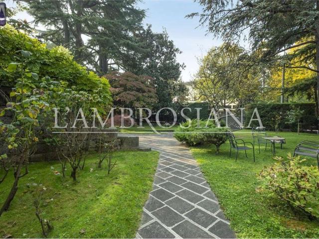 Case e ville in vendita di 370 m²