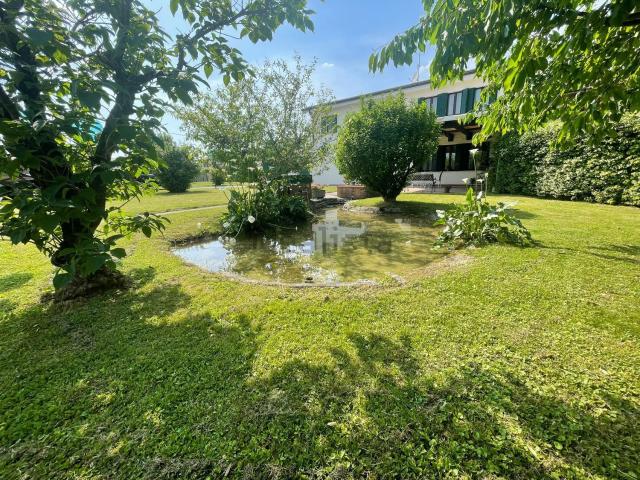 Case e ville in vendita di 370 m²
