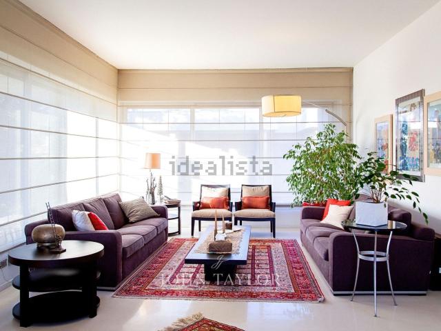 Case e ville in vendita di 370 m² in Via Como