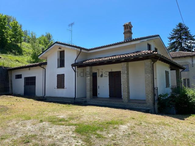 Case e ville in vendita di 370 m² in Via Cossano, 3