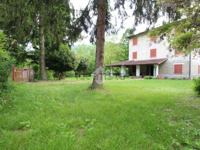 Case e ville in vendita di 370 m² in Via Ca&apos  del Grillo, 1