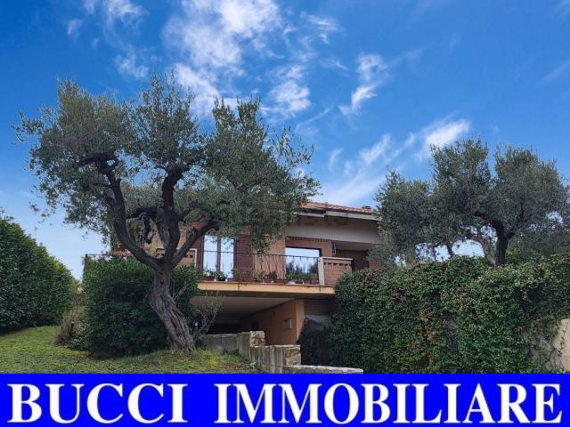 Case e ville in vendita di 370 m² in Via Canale, 28
