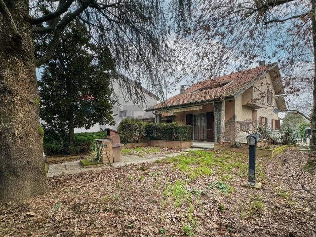 Case e ville in vendita di 370 m² in Via Bergamo, 69