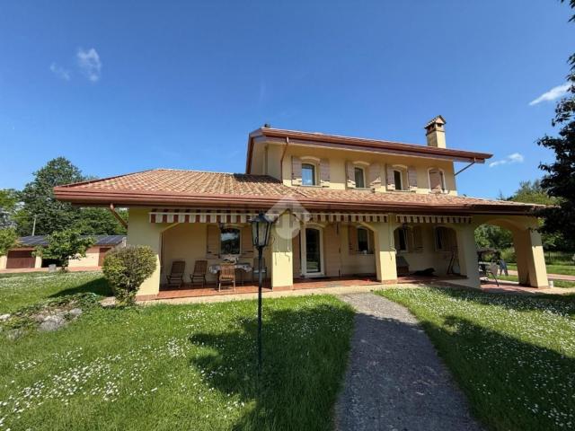 Case e ville in vendita di 370 m² in Via Gatta, 88