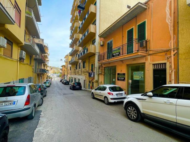 Case e ville in vendita di 370 m² in Via Garlisi Angelo