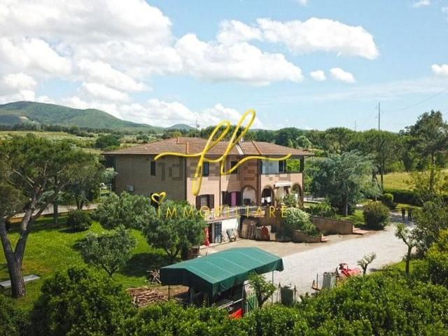 Case e ville in vendita di 370 m² in Via dell&apos Uliveta