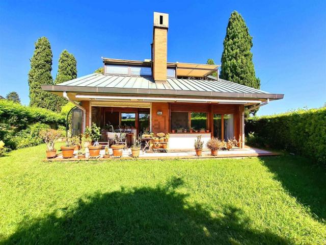 Case e ville in vendita di 370 m² in Via delle Campora