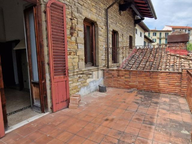Case e ville in vendita di 370 m² in Via delle Panche, 97