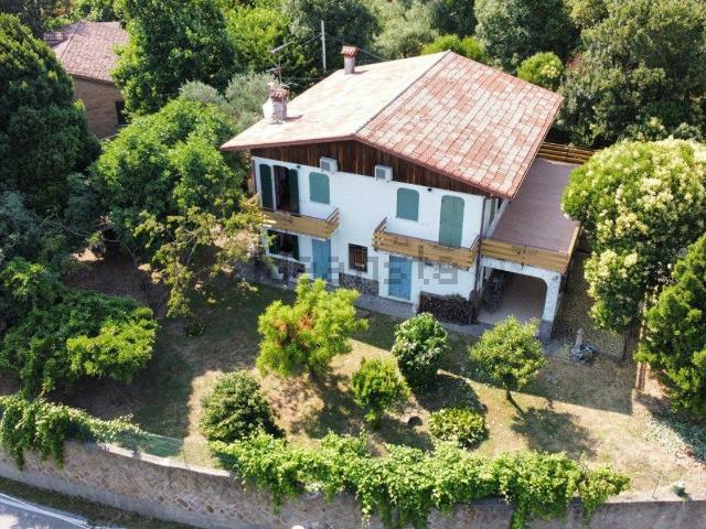 Case e ville in vendita di 370 m² in Via Enrico Fermi
