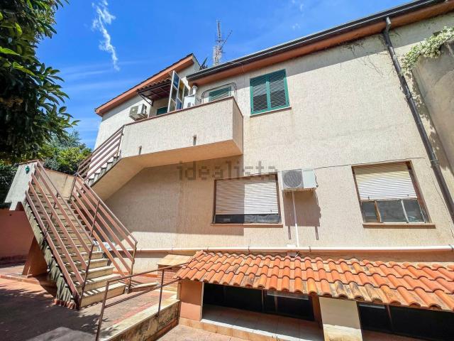 Case e ville in vendita di 370 m² in Via Euripide, 8