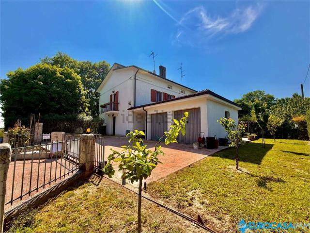 Case e ville in vendita di 370 m² in Via Nuova, 6