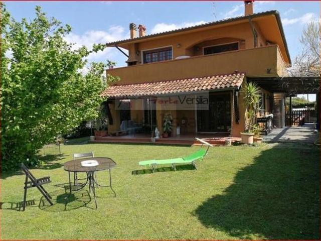 Case e ville in vendita di 370 m² in Via Salvador Allende