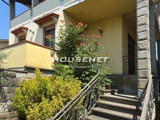 Case e ville in vendita di 370 m² in Via Sant&apos Angelo