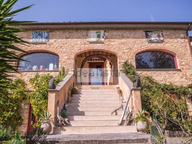 Case e ville in vendita di 370 m² in Via Santa Rita da Cascia, 11