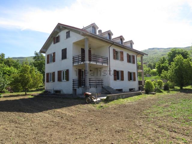 Case e ville in vendita di 370 m² in Via Pallavicino, 53