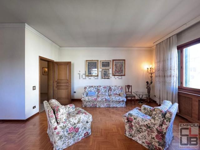 Case e ville in vendita di 370 m² in Via Telemaco Signorini, 8