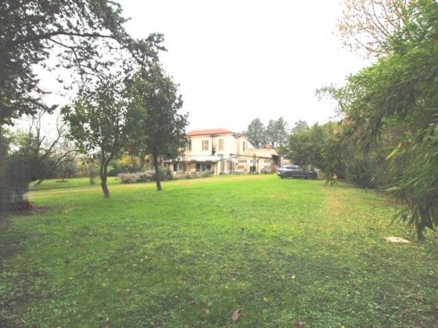 Case e ville in vendita di 370 m² in Viale Leon Battista Alberti, 200
