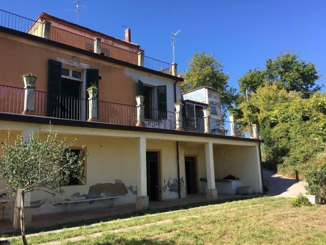 Case e ville in vendita di 370 m² in Contrada Calvario, 20