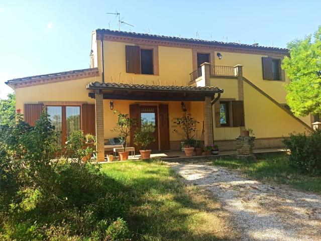 Case e ville in vendita di 370 m² in Contrada Fontanelle