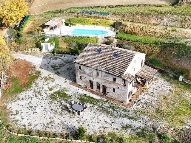 Case e ville in vendita di 370 m² in Contrada Mileto, 2