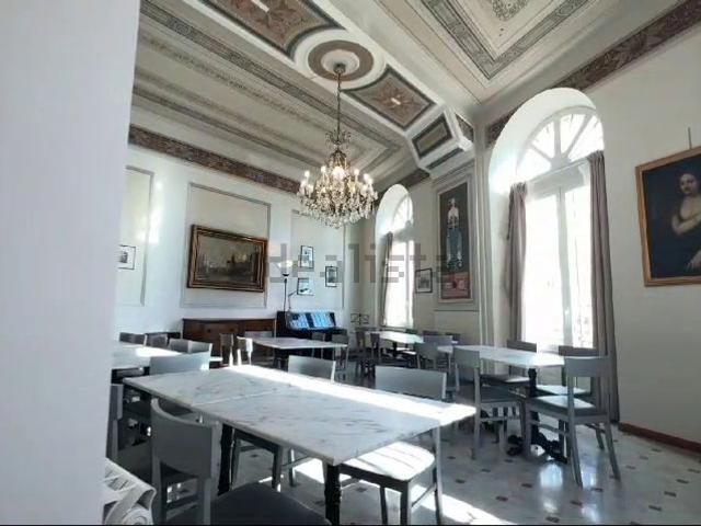 Case e ville in vendita di 370 m² in Piazza guido jurgens