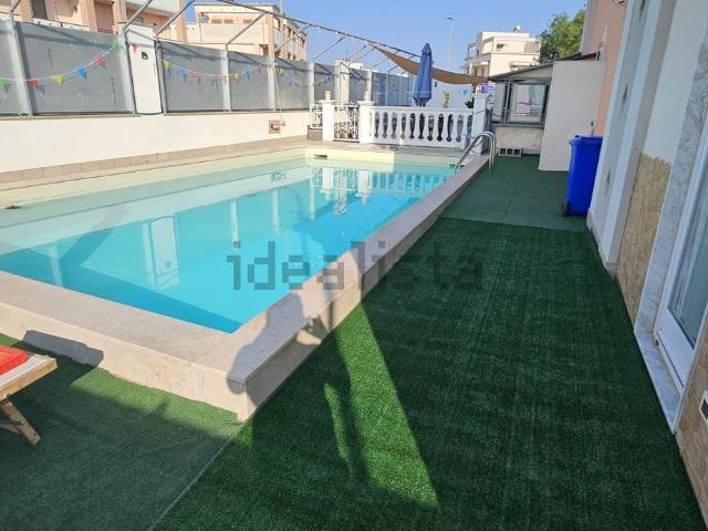 Case e ville in vendita di 370 m² in Piazza Luigi Einaudi