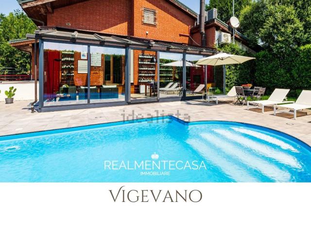 Case e ville in vendita di 370 m² in Strada Morabassa