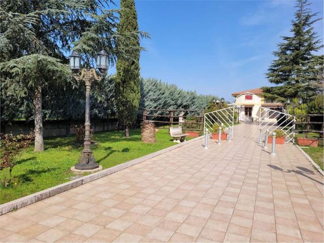 Case e ville in vendita di 370 m² in Strada Provinciale 62