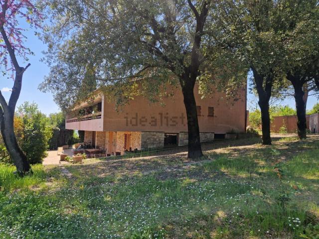 Case e ville in vendita di 370 m² in Strada Vicinale del Ponticello, 44